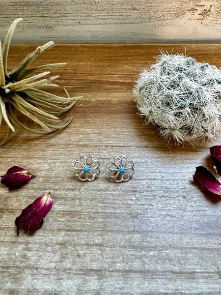 Zuni Cluster Earrings – Small Turquoise Flower in Sterling Silver