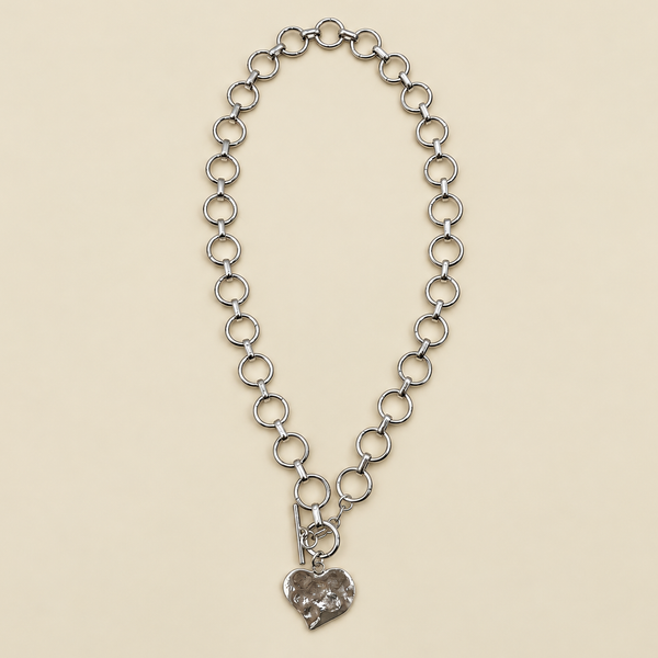 NOTABLE HAMMERED HEART FRONT TOGGLE NECKLACE: GOLD