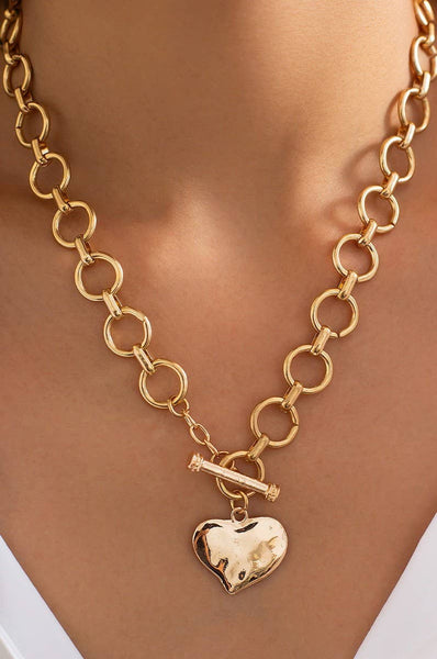 NOTABLE HAMMERED HEART FRONT TOGGLE NECKLACE: GOLD