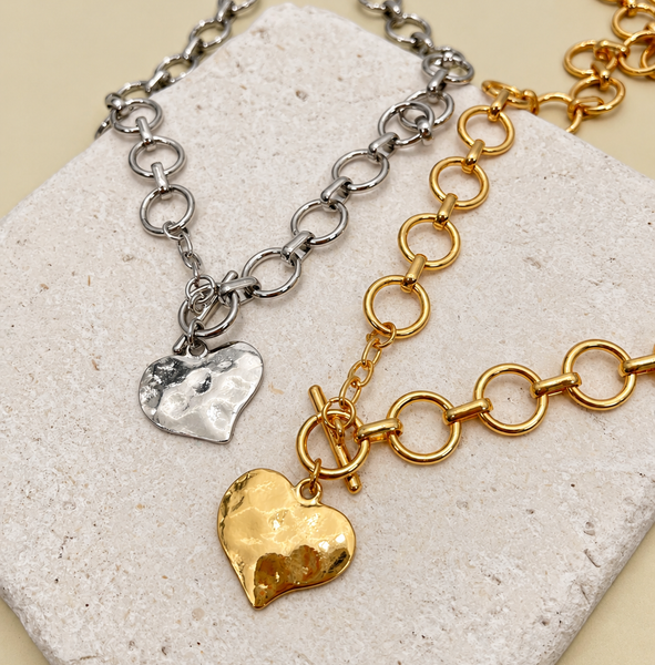 NOTABLE HAMMERED HEART FRONT TOGGLE NECKLACE: GOLD